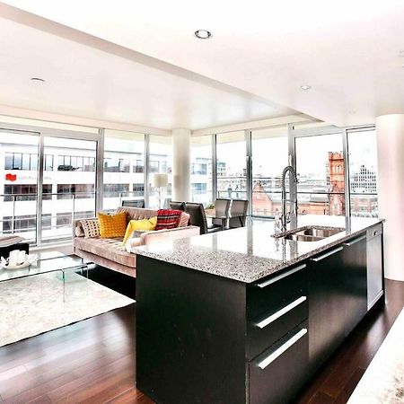 Victoria'S Best Location 2 Bedroom Luxe Condo Bagian luar foto