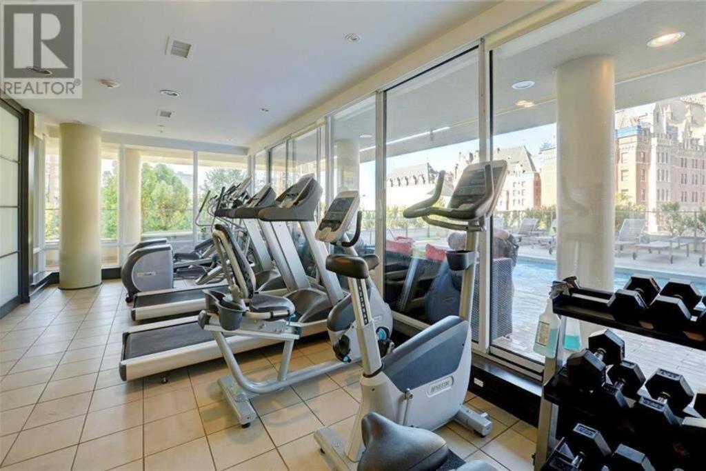 Victoria'S Best Location 2 Bedroom Luxe Condo Bagian luar foto