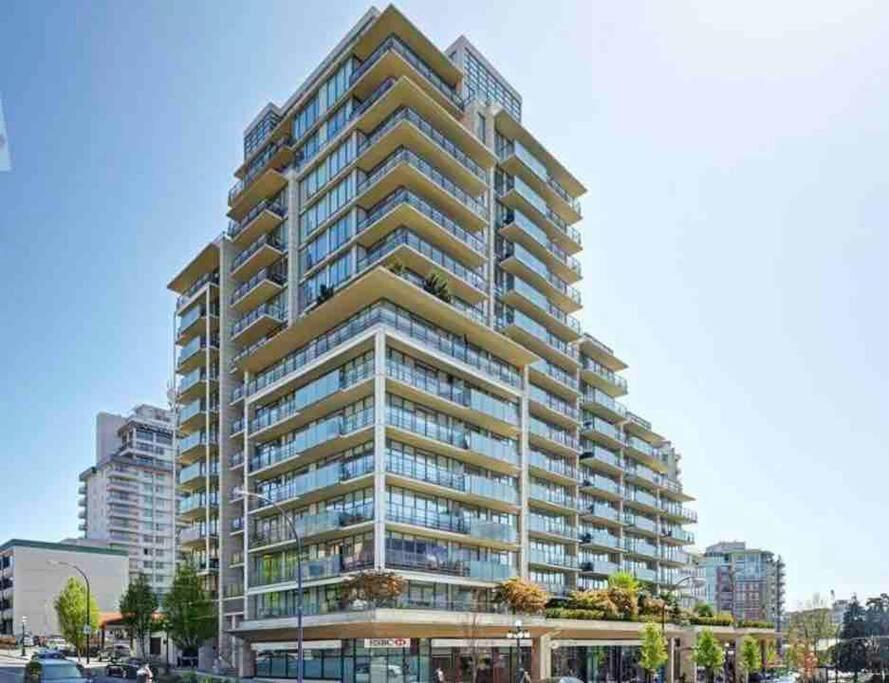 Victoria'S Best Location 2 Bedroom Luxe Condo Bagian luar foto