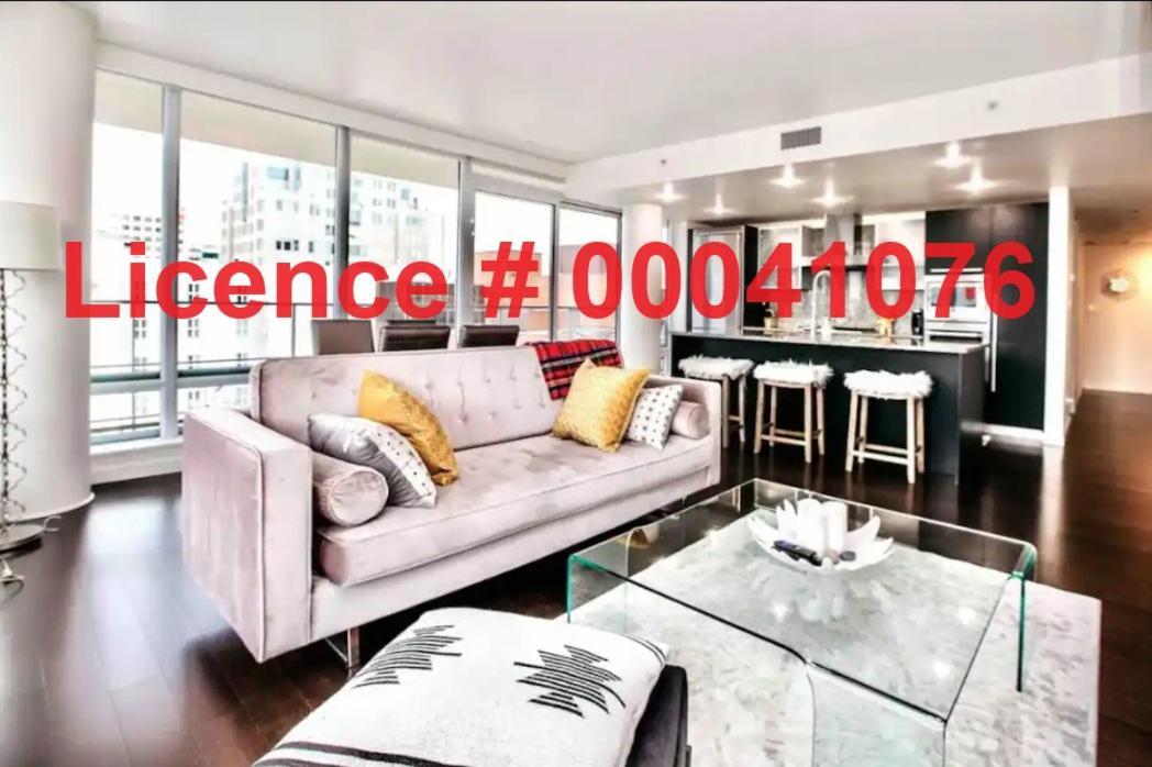 Victoria'S Best Location 2 Bedroom Luxe Condo Bagian luar foto